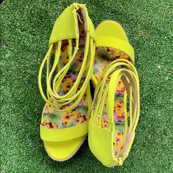 Charlotte Russe Neon Yellow Sandals - Picture 1 of 6